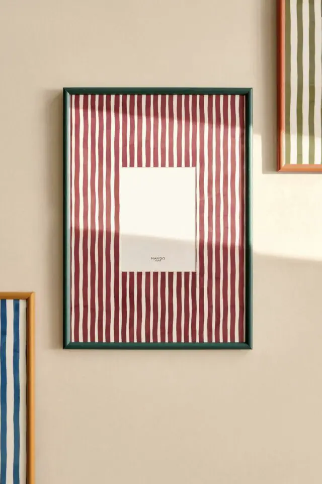 cadre photo original décoration murale passe-partout rayures rouge et blanc effet graphique moderne encadrement foncé cadre photo original décoration murale passe-partout rayures rouge et blanc effet graphique moderne encadrement foncé
