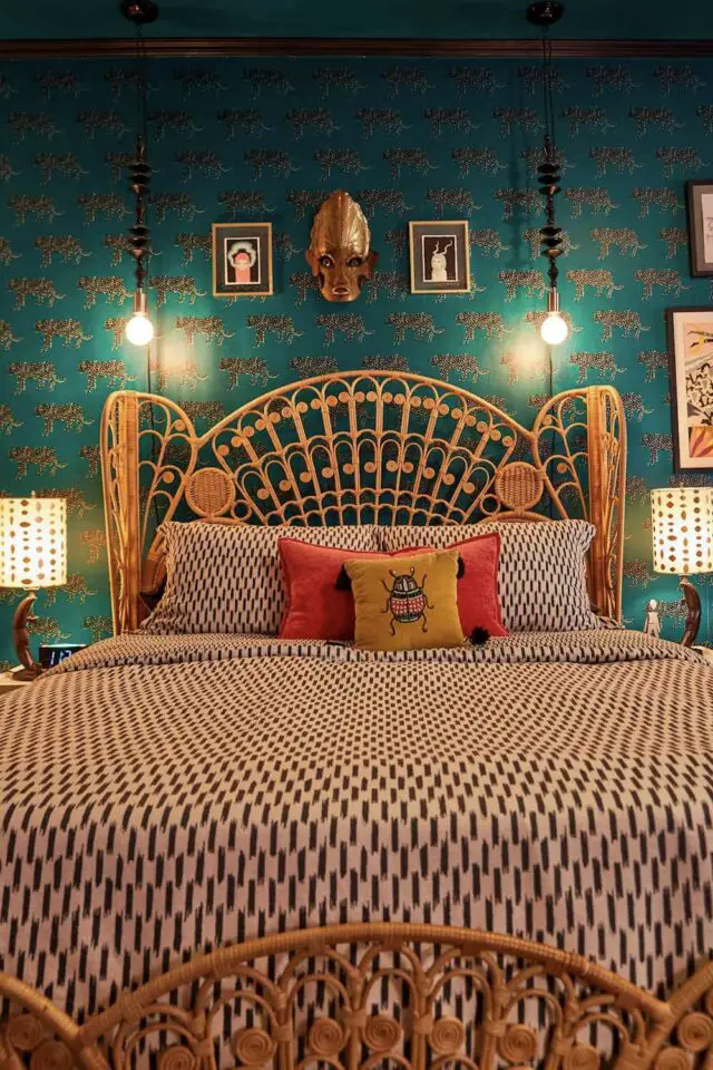 chambre adulte tendances déco 2026 espace personnel qui vous ressemble inspirations papier peint bleu canard tête de lit rotin applique murale chambre adulte tendances déco 2026 espace personnel qui vous ressemble inspirations papier peint bleu canard tête de lit rotin applique murale