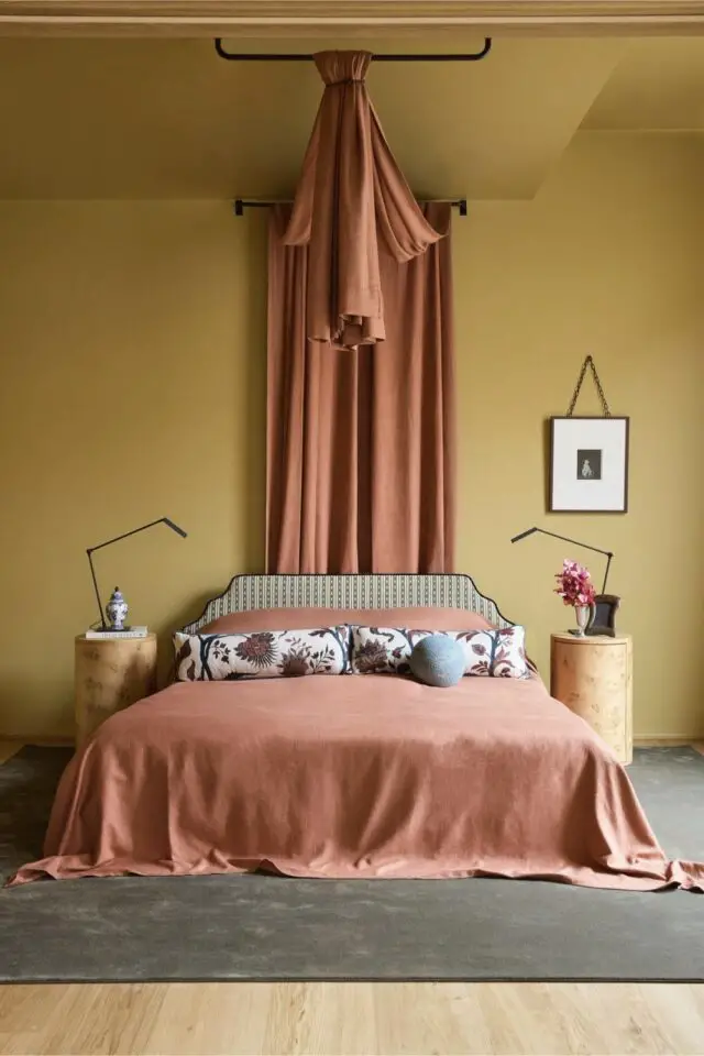 déco chambre tendances 2026 idée originale mur rideaux mural couleur pêche associé mur jaune douceur déco chambre tendances 2026 idée originale mur rideaux mural couleur pêche associé mur jaune douceur