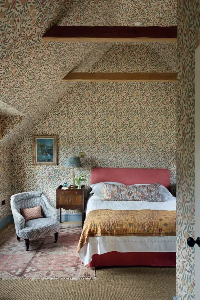 déco chambre tendances 2026 espace mansardé sous le toit papier peint mur et plafond original déco chambre tendances 2026 espace mansardé sous le toit papier peint mur et plafond original