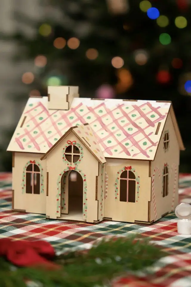 déco de noël créative haut de gamme Flying Tiger Copenhagen DIY petite maison de pain d'épices en bois avec de la peinture déco de noël créative haut de gamme Flying Tiger Copenhagen DIY petite maison de pain d'épices en bois avec de la peinture