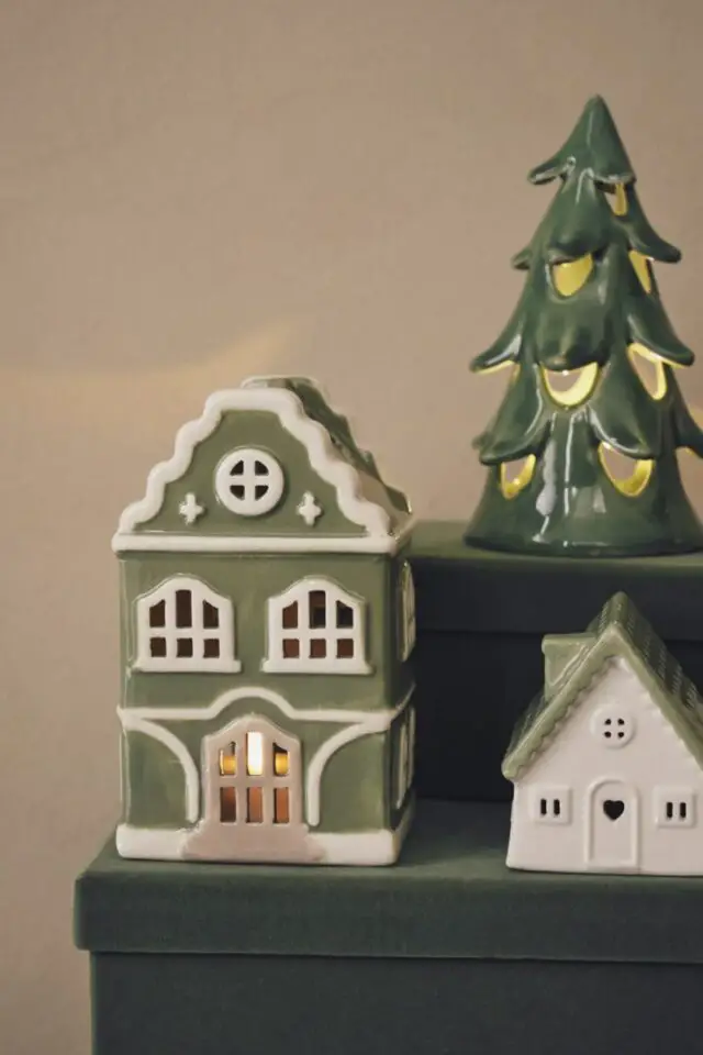 déco de Noël haut de gamme Søstrene Grene maison photophore en porcelaine verte déco de Noël haut de gamme Søstrene Grene maison photophore en porcelaine verte