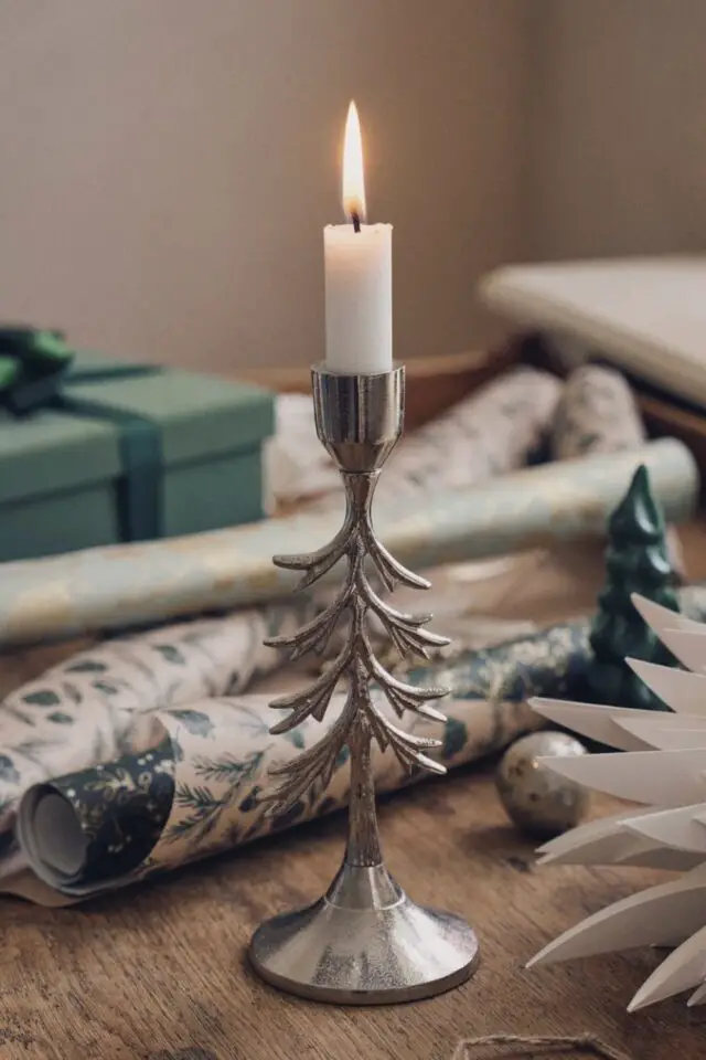 déco de Noël haut de gamme Søstrene Grene bougeoir original en métal H 21 cm forme sapin décor de table déco de Noël haut de gamme Søstrene Grene bougeoir original en métal H 21 cm forme sapin décor de table