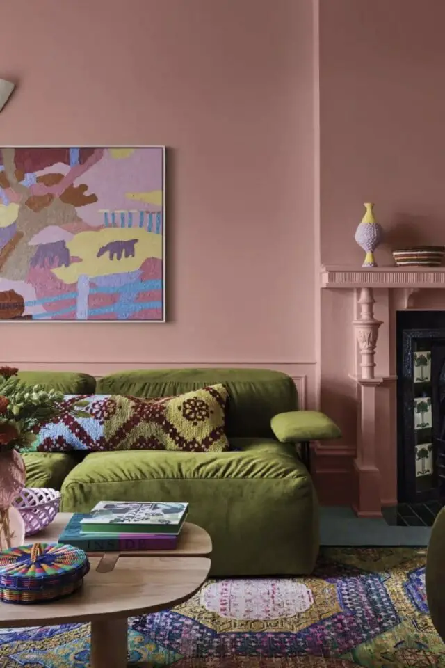 décoration murale salon peinture couleur unie rose canapé vert ambiance moderne chic décoration murale salon peinture couleur unie rose canapé vert ambiance moderne chic