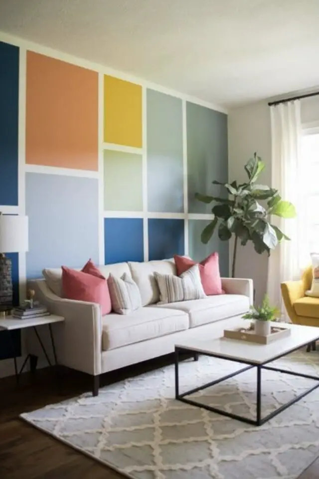 décoration murale salon peinture mur accent multicolore facile à faire idée pour mettre en valeur le canapé blanc décoration murale salon peinture mur accent multicolore facile à faire idée pour mettre en valeur le canapé blanc