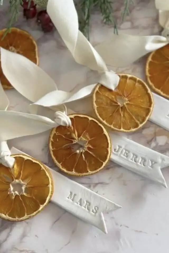 Noël DIY marque-place à fabriquer soi-même rondelle d'orange séchée petite étiquette en argile auto-durcissante ruban blanc Noël DIY marque-place à fabriquer soi-même rondelle d'orange séchée petite étiquette en argile auto-durcissante ruban blanc