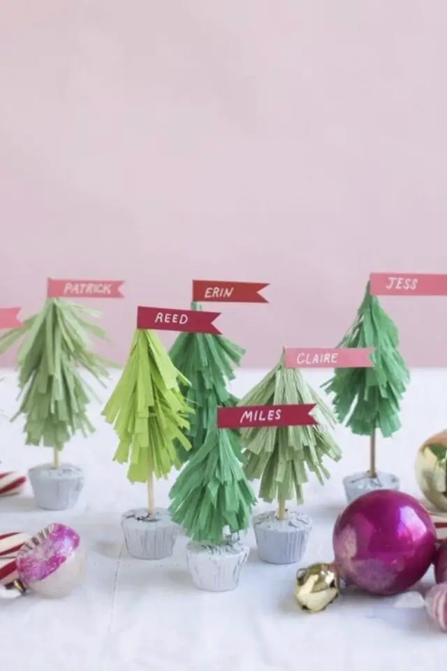 Noël bricolage marque-place déco de table petit sapin sur cure-dent activité à faire avec les enfant papier de soie crépon Noël bricolage marque-place déco de table petit sapin sur cure-dent activité à faire avec les enfant papier de soie crépon