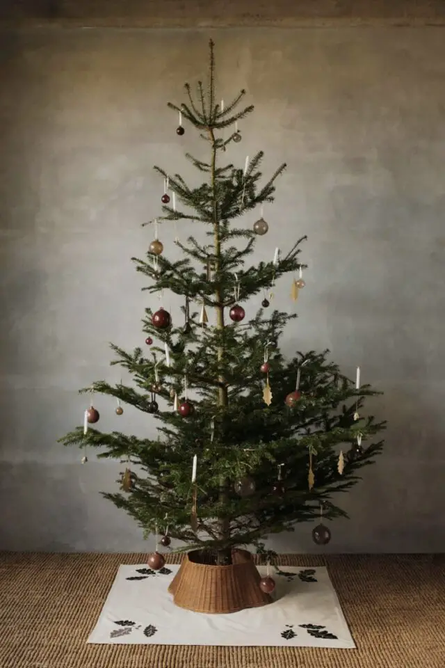 déco Noël haut de gamme Ferm Living Couverture carrée en chêne pour sapin de Noël déco Noël haut de gamme Ferm Living Couverture carrée en chêne pour sapin de Noël