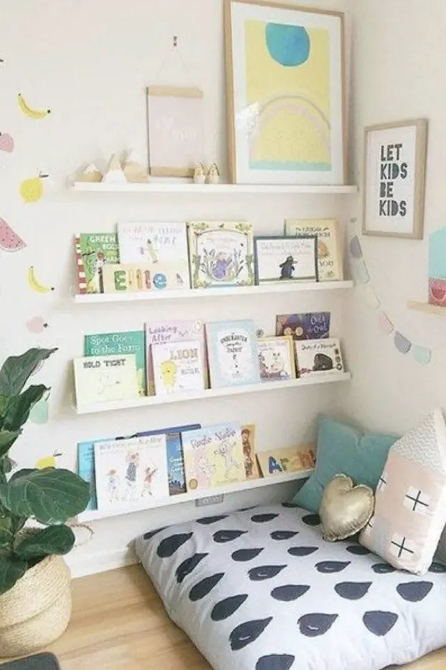 organisation petite salle de jeux coin lecture gros coussin de sol étagère blanche murale coussin organisation petite salle de jeux coin lecture gros coussin de sol étagère blanche murale coussin