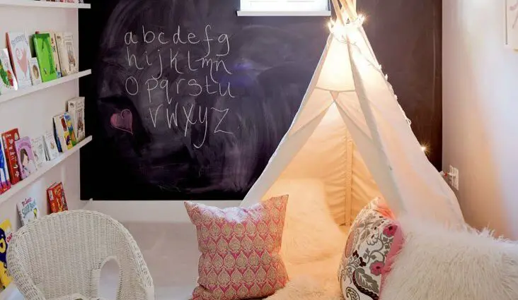 petite salle de jeux pour enfant idées aménagement organisation gain de place