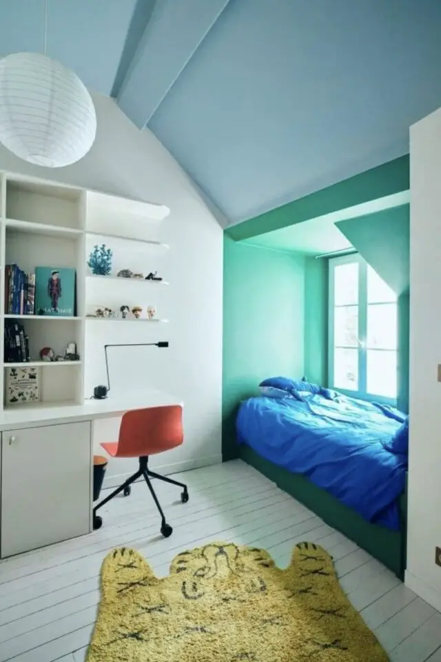 exemple intérieur bleu ciel chambre adolescent peinture plafond coloré lit alcôve mis en valeur couleur meuble rangement et bureau sur mesure exemple intérieur bleu ciel chambre adolescent peinture plafond coloré lit alcôve mis en valeur couleur meuble rangement et bureau sur mesure