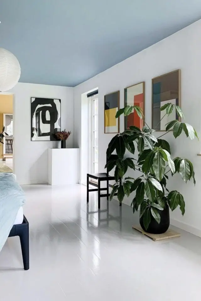 décoration intérieure bleu ciel photo peinture plafond pièce blanche décor mural moderne coloré grande plante d'intérieur décoration intérieure bleu ciel photo peinture plafond pièce blanche décor mural moderne coloré grande plante d'intérieur