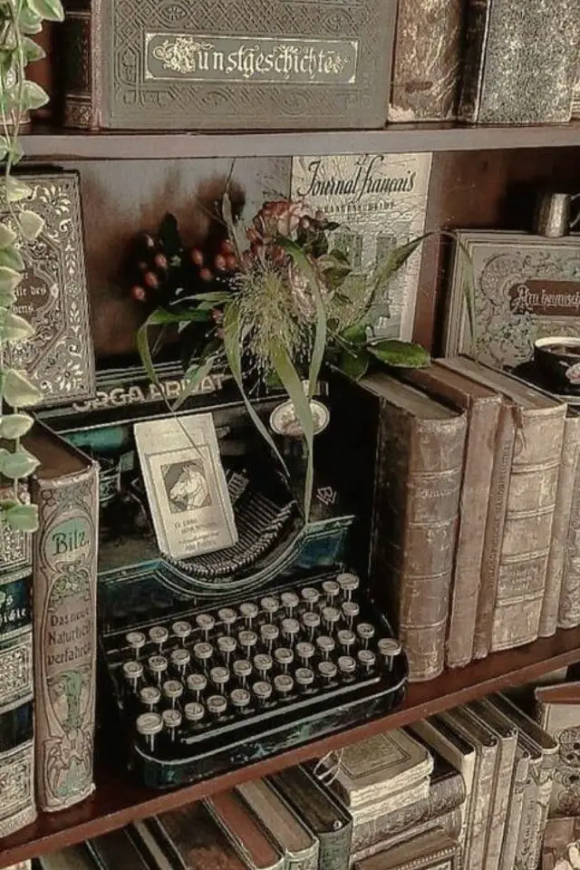 décoration bibliothèque style cottage cosy idée livres anciens machine à écrire esprit cabinet de curiosité décoration bibliothèque style cottage cosy idée livres anciens machine à écrire esprit cabinet de curiosité