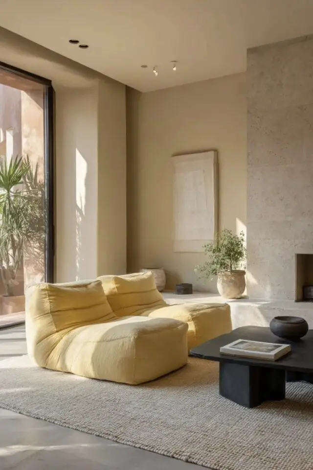 exemple déco couleur jaune beurre ambiance moderne salon fauteuil design coloré tapis beige grande baie vitrée exemple déco couleur jaune beurre ambiance moderne salon fauteuil design coloré tapis beige grande baie vitrée