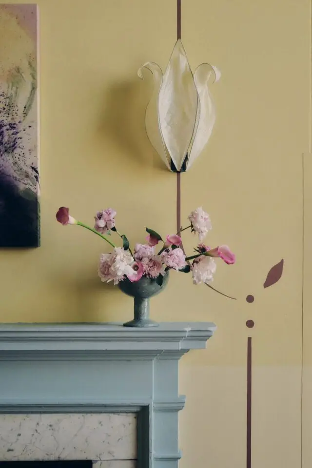 exemple déco couleur jaune beurre association avec du bleu clair cheminée mise en valeur ambiance douce et chic exemple déco couleur jaune beurre association avec du bleu clair cheminée mise en valeur ambiance douce et chic