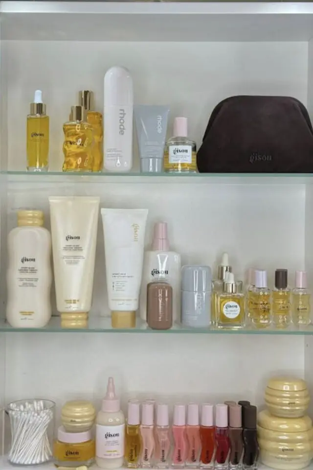 méthode pour désencombrer 7 besoins de Véronique Lebon armoire à pharamcie produits de beauté 