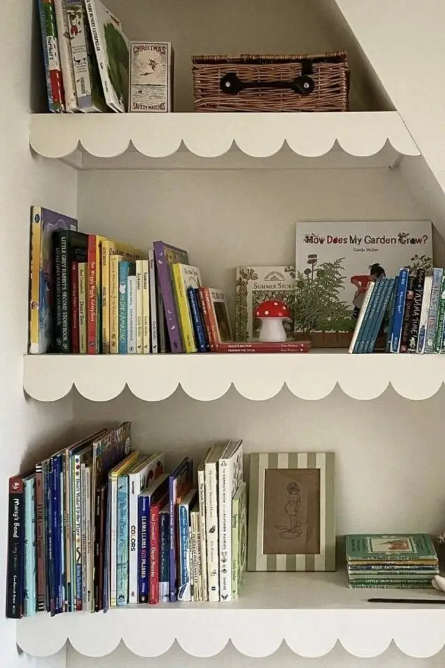 relooker étagère murale DIY à faire soi-même chambre mansardée motif vague découpage contreplaqué scie sauteuse peinture chambre enfant relooker étagère murale DIY à faire soi-même chambre mansardée motif vague découpage contreplaqué scie sauteuse peinture chambre enfant