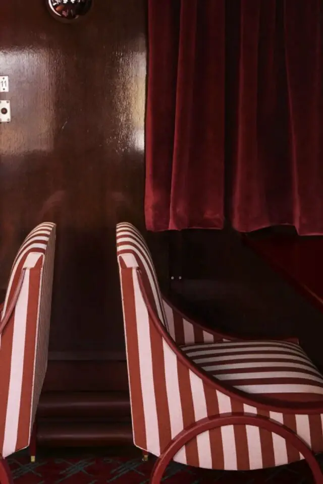 relooking chaise tissu moderne rose et rouge à rayure chic et original salle à manger 