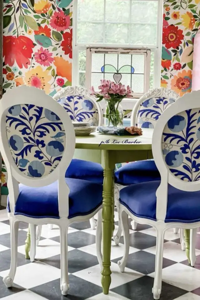 relooking chaise tissu bleu harmonie couleur dossier et assise associer uni et motif floral 