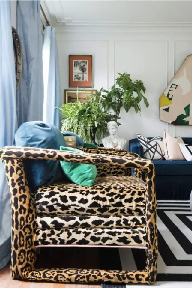tendances déco salon 2026 fauteuil effet fourrure léopard idée moderne et décor éclectique pièce à vivre tendances déco salon 2026 fauteuil effet fourrure léopard idée moderne et décor éclectique pièce à vivre