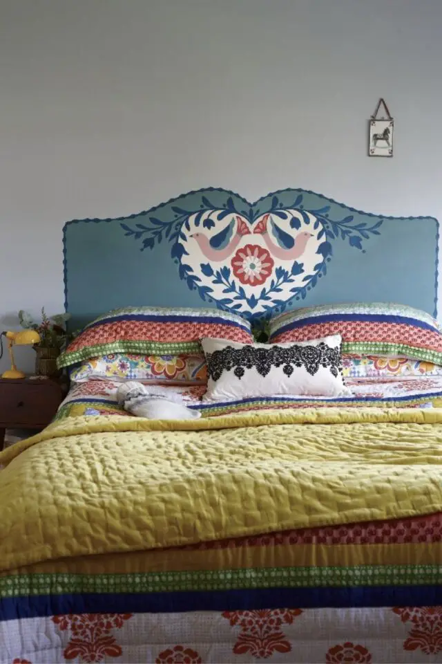 tête de lit originale peinture décor peint à la main oiseau romantique idée à copier tête de lit originale peinture décor peint à la main oiseau romantique idée à copier