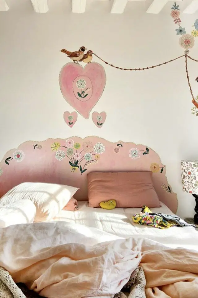 tête de lit originale peinture à faire soi-même déco peint à la main chambre adulte romantique rose oiseaux fleurs tête de lit originale peinture à faire soi-même déco peint à la main chambre adulte romantique rose oiseaux fleurs