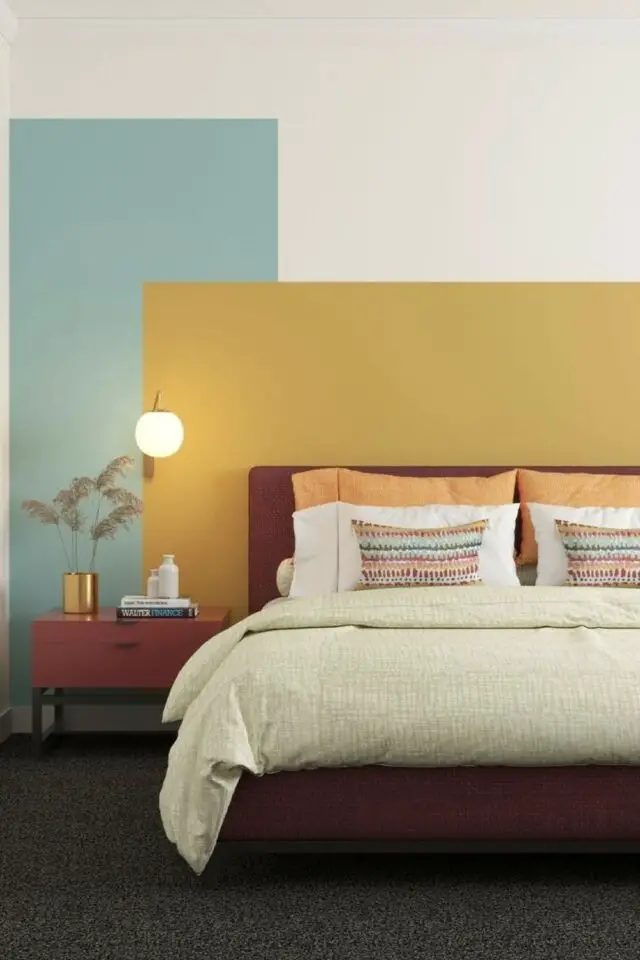 tête de lit originale peinture à faire soi-même facile à copier grands aplats de couleurs jaune et bleu scotch de masquage tête de lit originale peinture à faire soi-même facile à copier grands aplats de couleurs jaune et bleu scotch de masquage