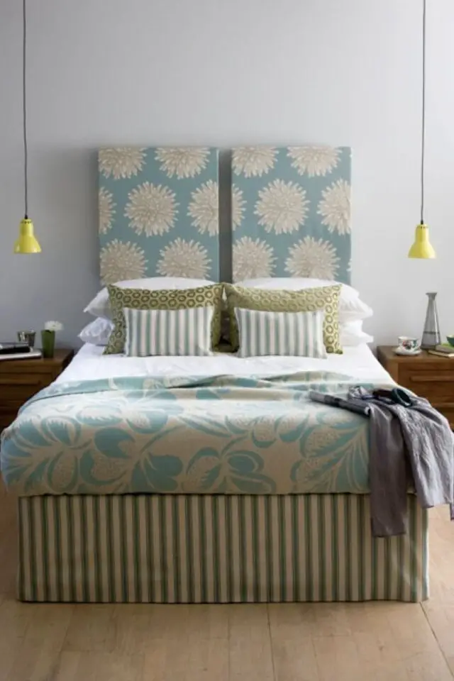 tête de lit originale peinture idée à copier plaque de bois déco floral bleu et blanc peint à la main tête de lit originale peinture idée à copier plaque de bois déco floral bleu et blanc peint à la main