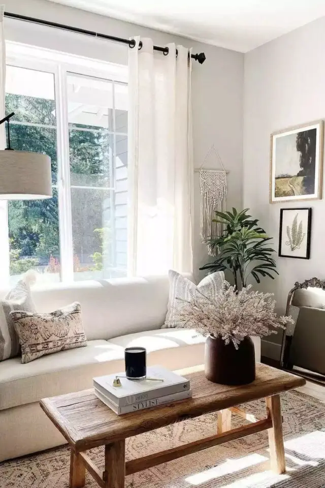 astuces pour sublimer la déco du salon récup banc en guise de table basse gain de place petit salon 