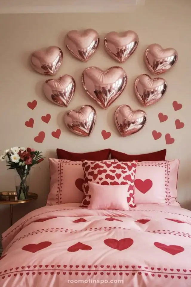 déco chambre romantique Saint Valentin photos parure de lit rose et rouge coeurs décor mural à copier 