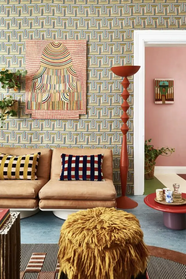 couleur déco histoire génération années 30 Art déco papier peint avec lampadaire rouge salon séjour élégant 