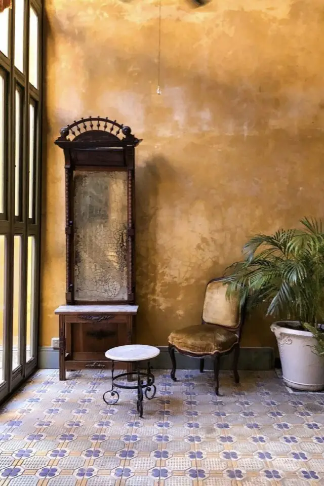 créer texture mur enduit déco mural jaune ocre élégant et intense salon séjour pièce de vie 