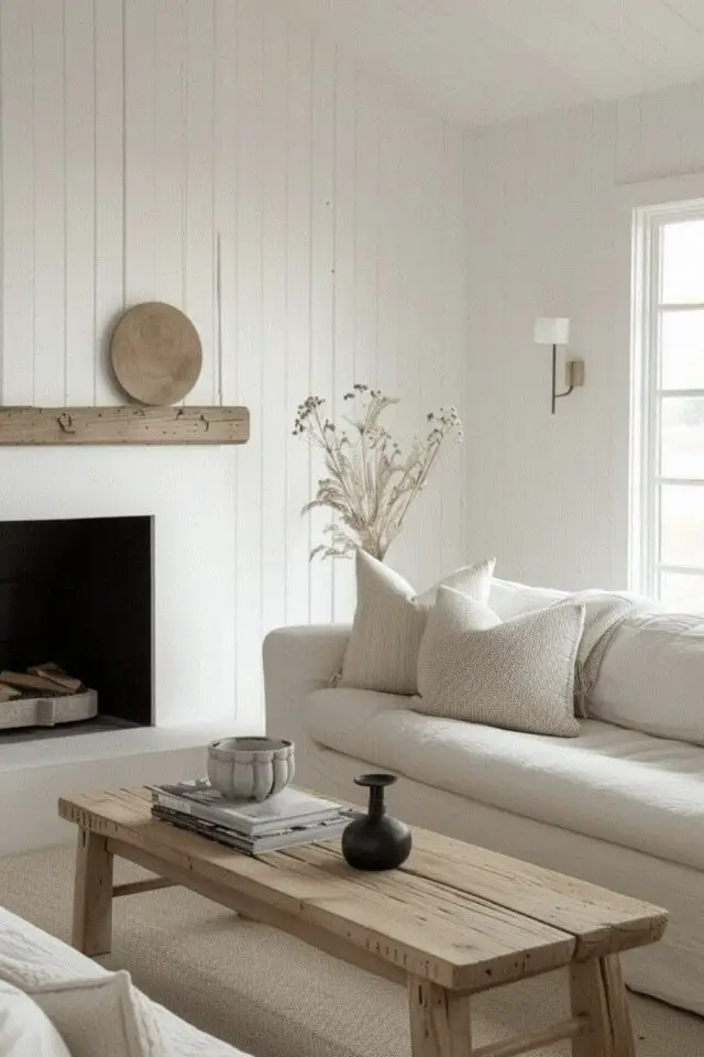 créer texture mur salon séjour lambris peint en blanc lumineux simple 