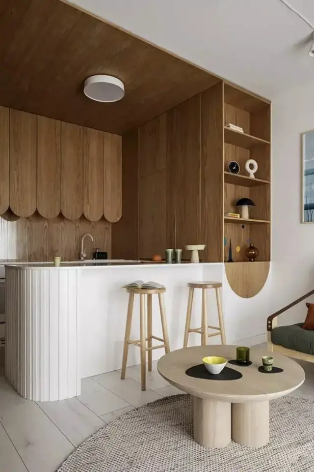 cuisine 5m2 ouverte sur le salon exemple aménagement en L moderne bois et blanc chic mobilier texturé cuisine 5m2 ouverte sur le salon exemple aménagement en L moderne bois et blanc chic mobilier texturé