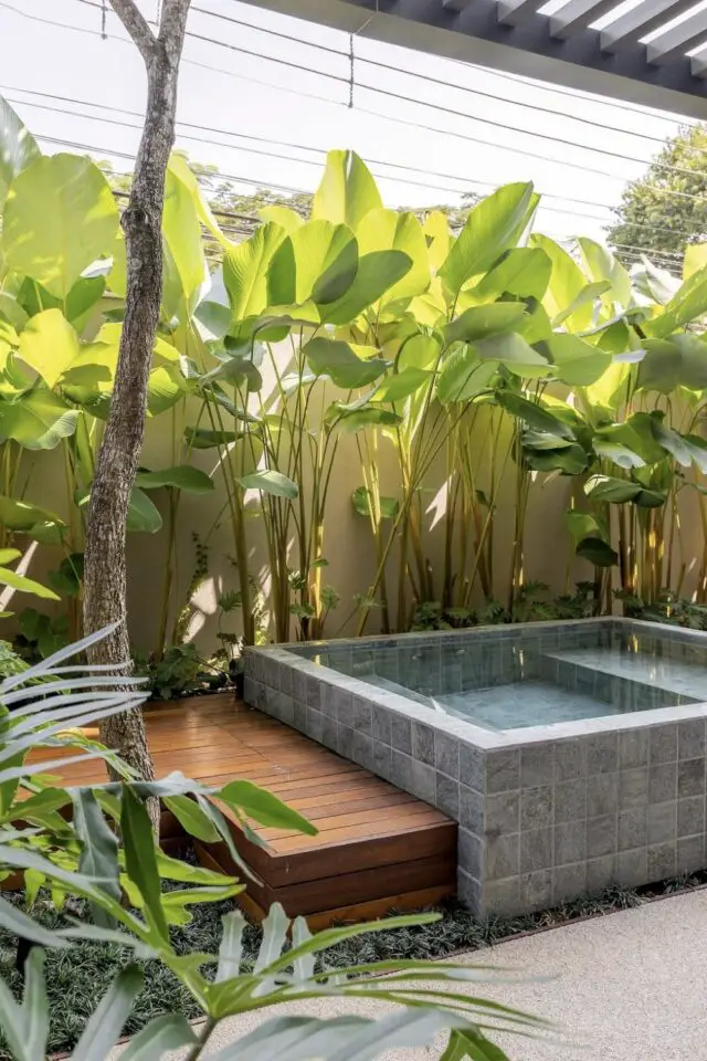 jacuzzi outdoor carré 4 personnes marche en bois contraste pierre carrelage plantes vertes jacuzzi outdoor carré 4 personnes marche en bois contraste pierre carrelage plantes vertes