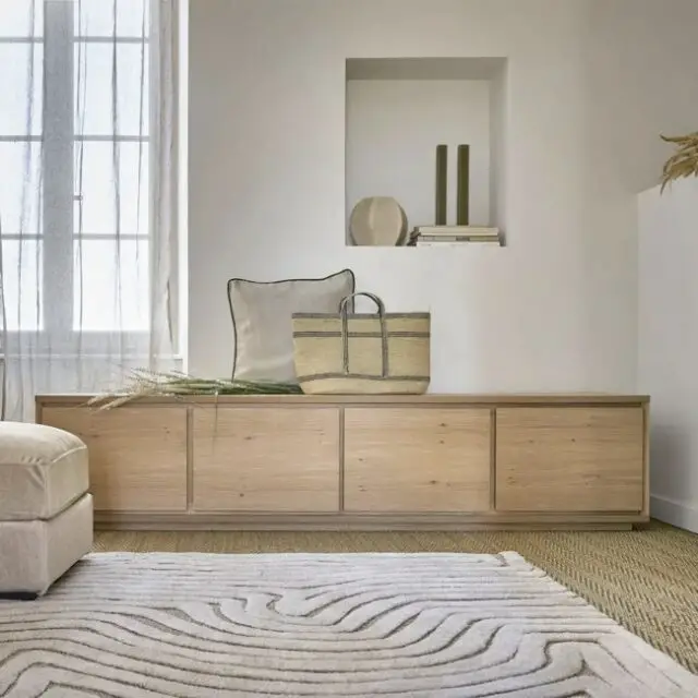 tendances 2026 salon Meuble TV bois 4 portes Albin minimaliste chaleureux pièce de vie familiale grande capacité de rangement 