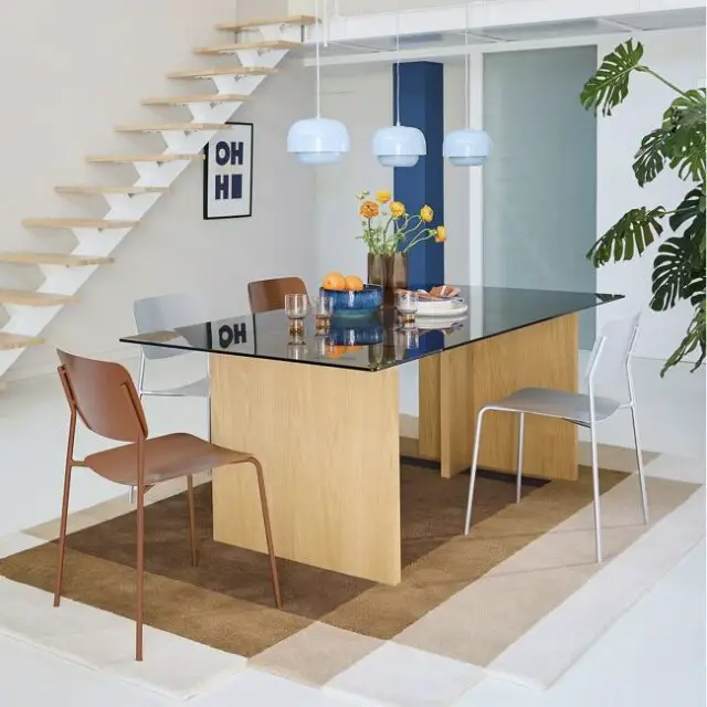 Table à manger, verre fumé et placage chêne