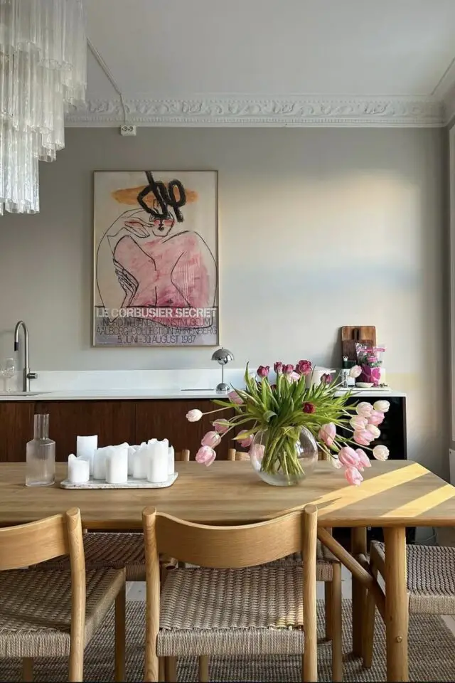 Tableau décoration salle à manger reproduction oeuvre d'art dessin Le Corbusier portrait dessus meuble de rangement 