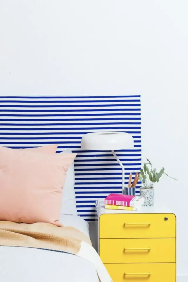idée diy bricolage à faire soi-même chambre adulte pas cher facile masking tape bleu effet rayures idée diy bricolage à faire soi-même chambre adulte pas cher facile masking tape bleu effet rayures