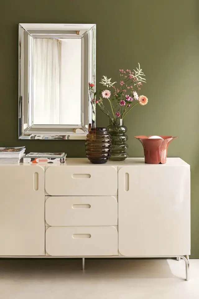 Buffet 2 portes 3 tiroir esprit vintage années 70 blanc cassé piètement chromé 