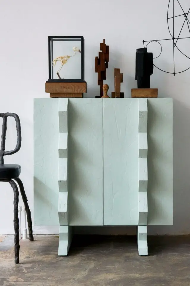 Buffet design bois bleu format compact petit salon moderne et coloré coup de coeur 