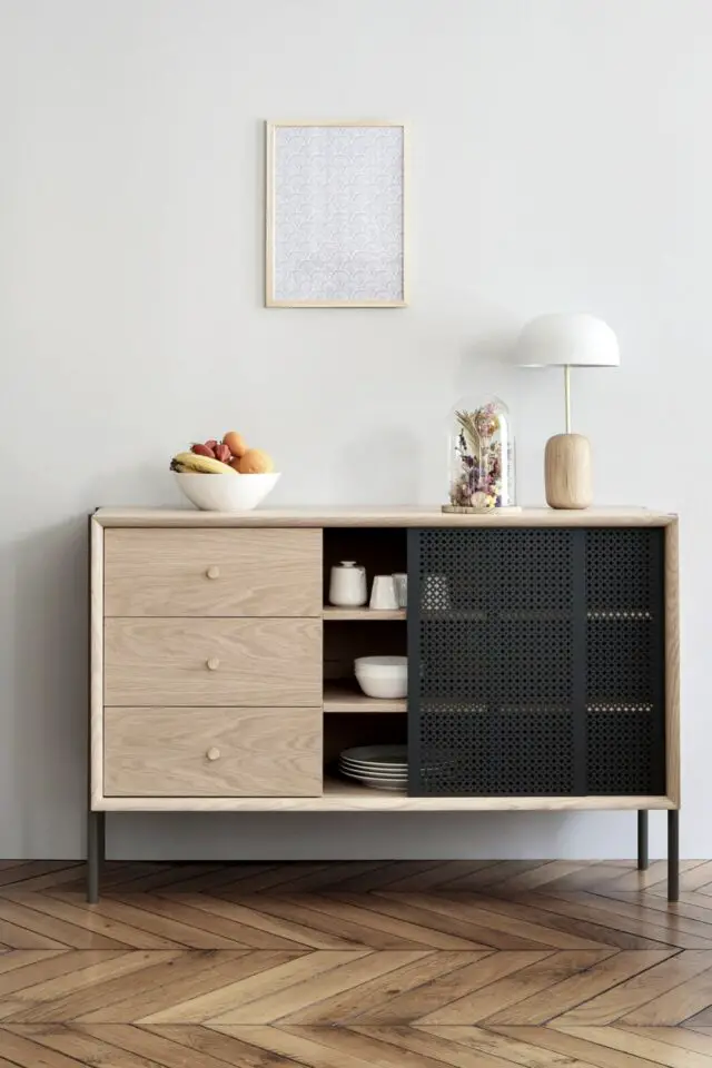 Buffet design métal gris bois naturel taille compacte pour petit salon moderne 