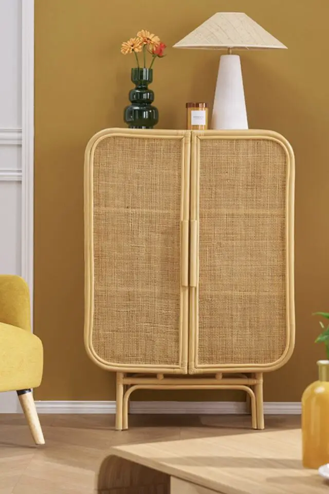 Buffet en rotin 2 portes petite pièce de vie salon moderne et chaleureux 