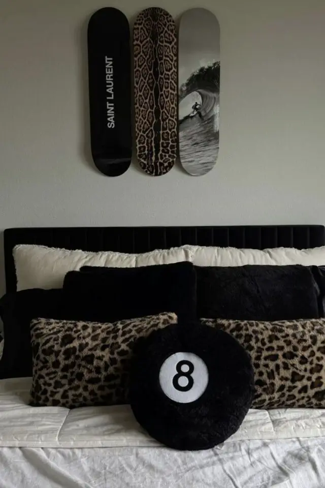 chambre ado couleur exemple décoration moderne léopard coussin planche de skate coussin noir boule de billard tête de lit aesthetic chambre ado couleur exemple décoration moderne léopard coussin planche de skate coussin noir boule de billard tête de lit aesthetic