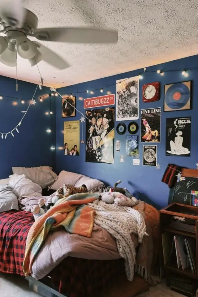 chambre ado couleur exemple mur bleu poster affiche film musique décoration murale éclectique chambre ado couleur exemple mur bleu poster affiche film musique décoration murale éclectique