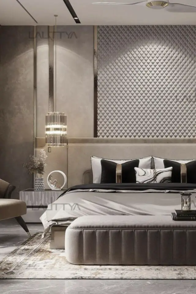 chambre adulte déco luxe revêtement mural neutre grande tête de lit bout de lit en velours touche métallisée 