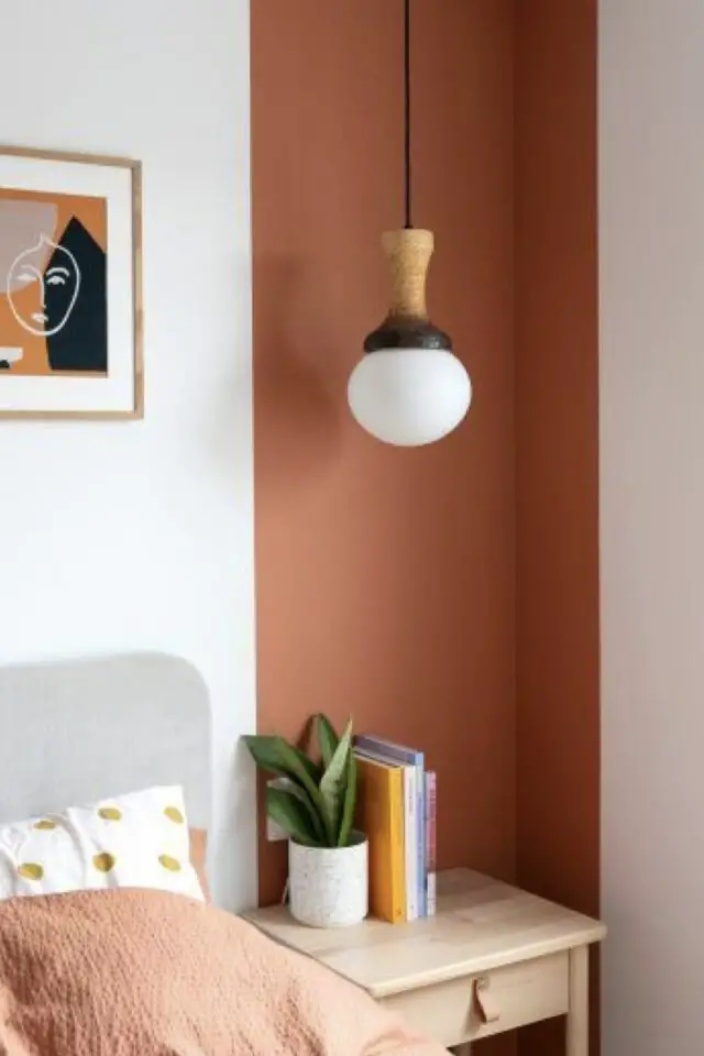 décoration murale chambre adulte peinture à faire soi-même originale angle de couleur terracotta 