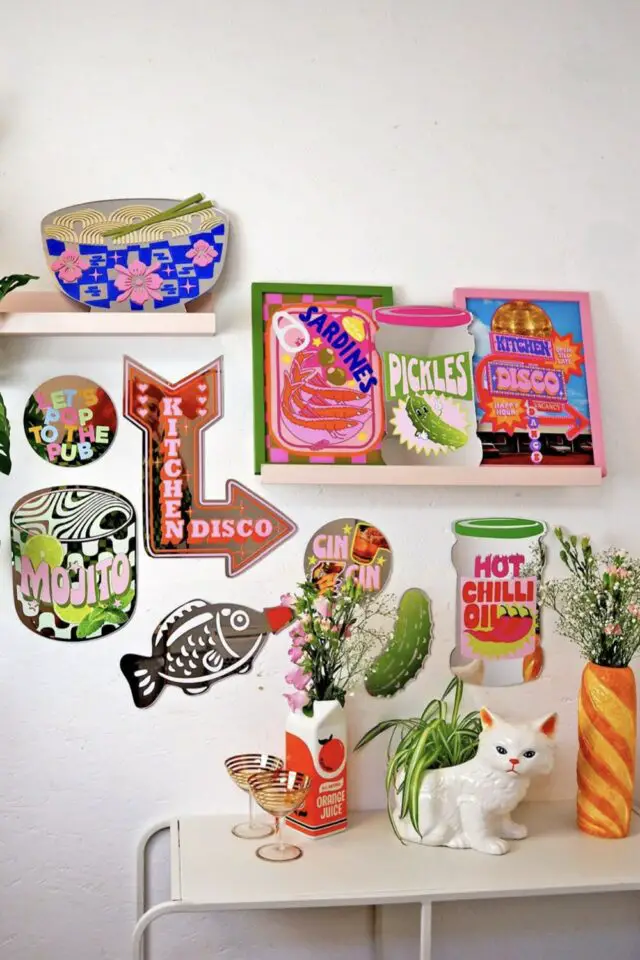 décoration murale chambre adulte funky dopamine décor affiche miroir peint touche multicolore 