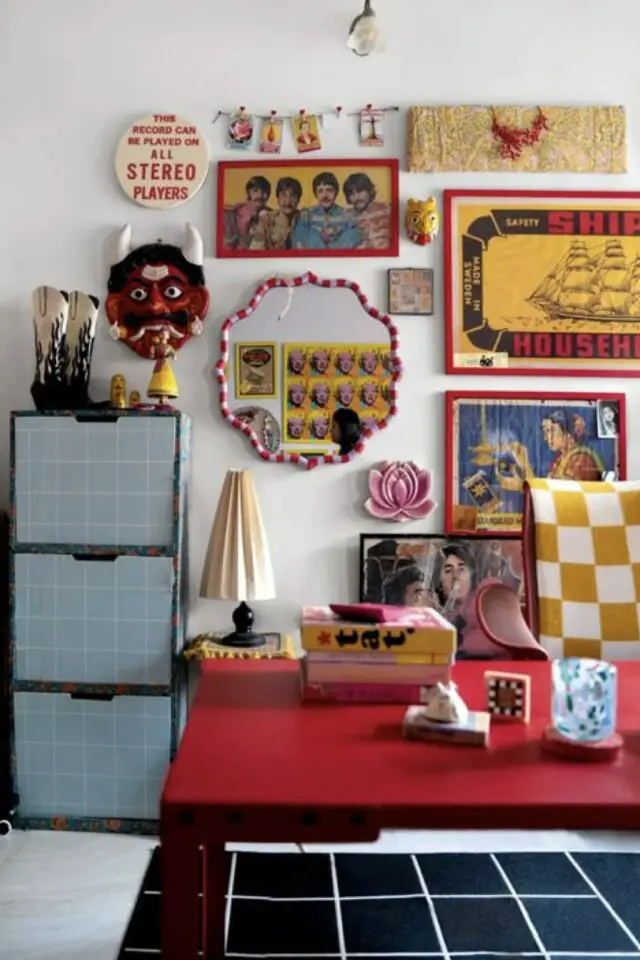 dopamine décor exemple décoration murale vintage et éclectique colorée table rouge meuble rangement bleu dopamine décor exemple décoration murale vintage et éclectique colorée table rouge meuble rangement bleu
