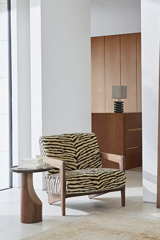 Fauteuil noyer massif tissu imprimé